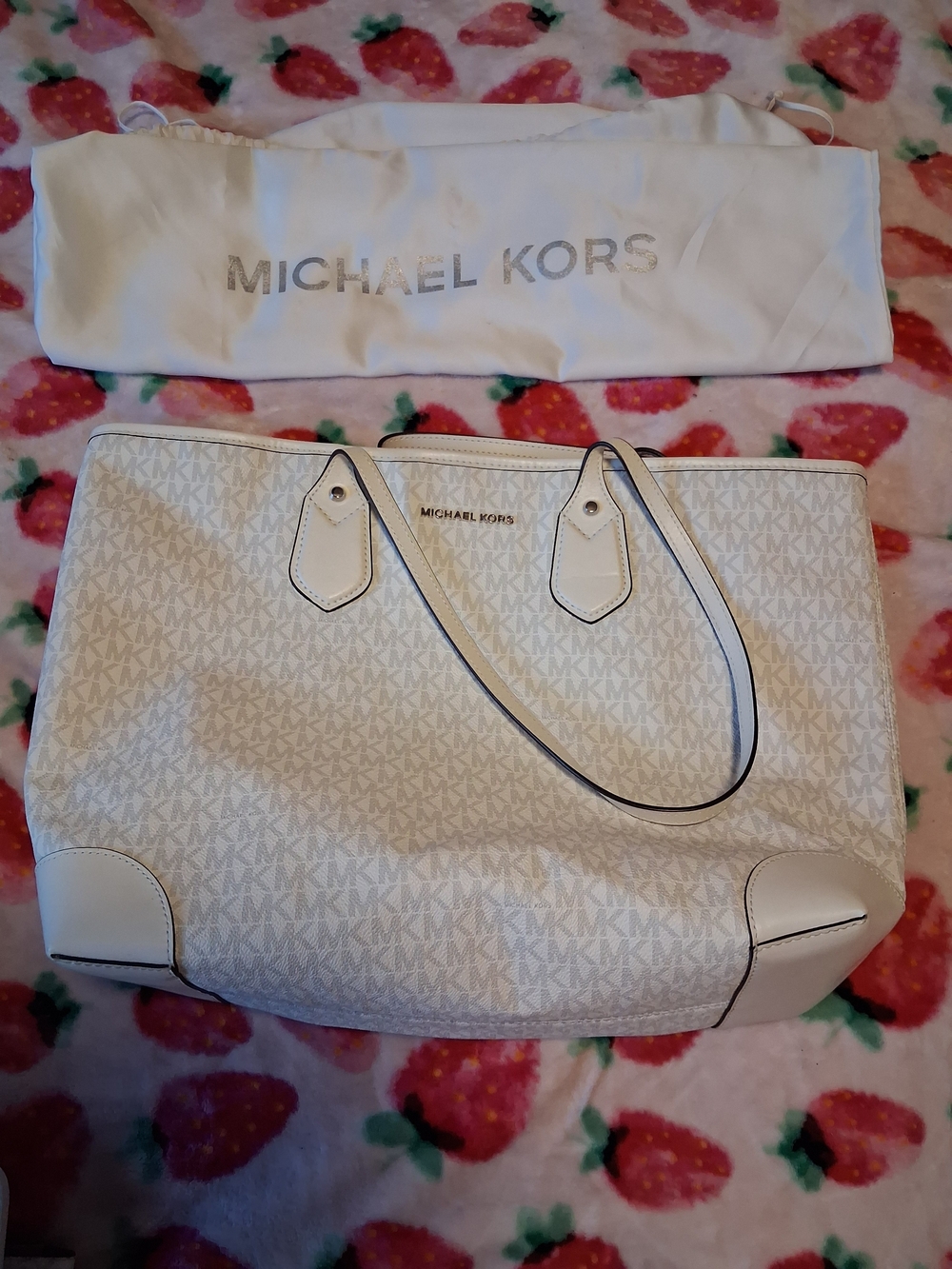 Michael Kors Artic White Logo Tote Bag - Elegant Everyday Carry